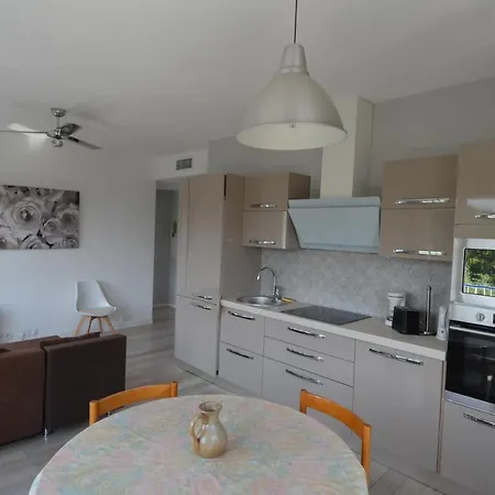 Superbe Avec Vue Dans Les Hauteurs Du Port De Apartamento
